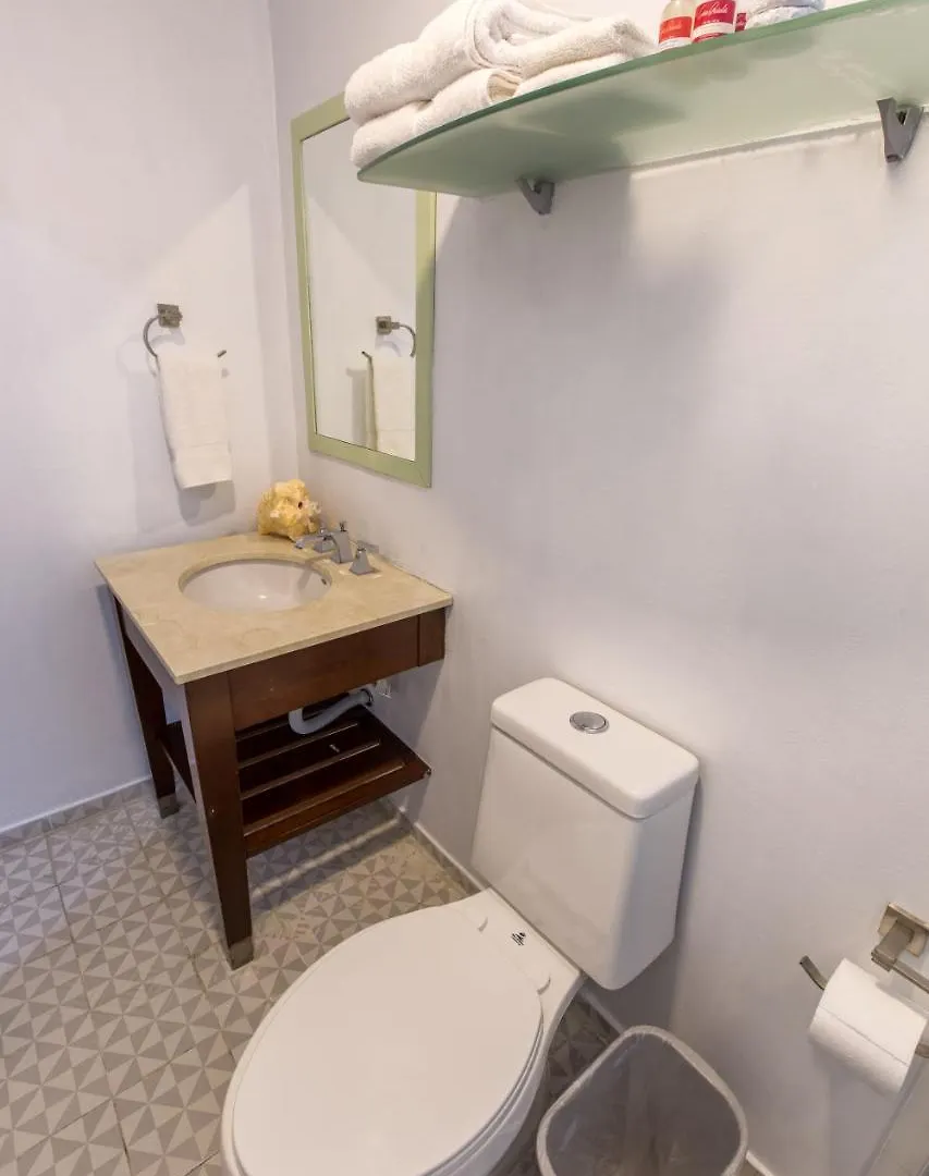 Casa Bruselas Clasica Ξενοδοχείο Γκουανταλαχάρα 0*,
